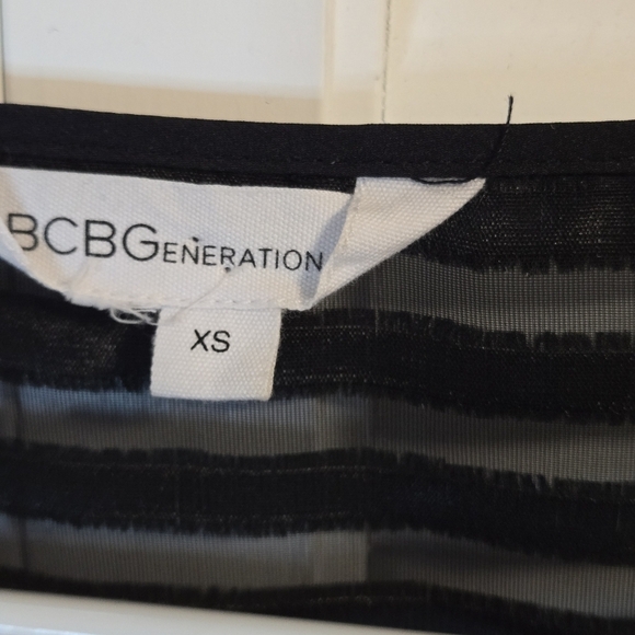 BCBG GENERATION BLACK Dress Top Pleated Sheer Textured Sleeves & Back SEXY - Picture 5 of 7